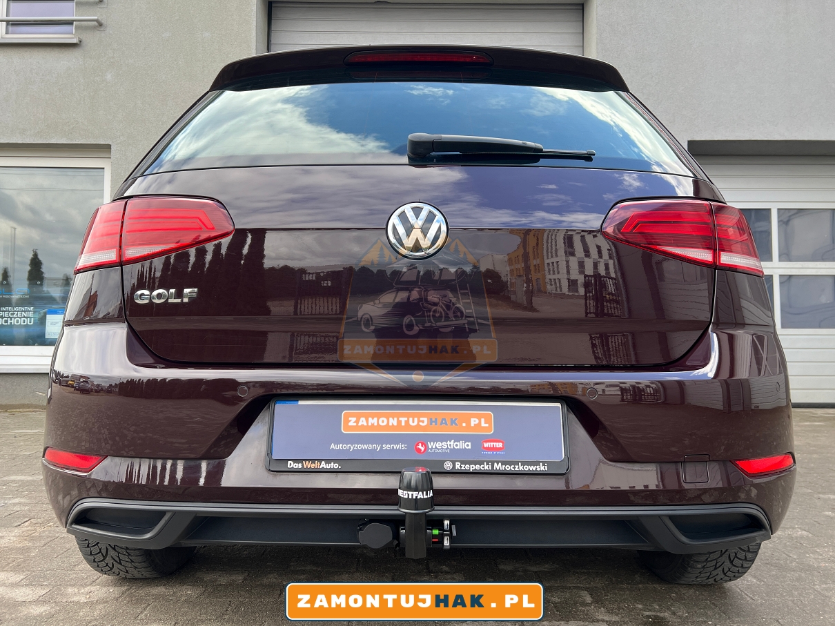 volkswagen golf - zdjecie auta po montazu haka holowniczego w poznaniu